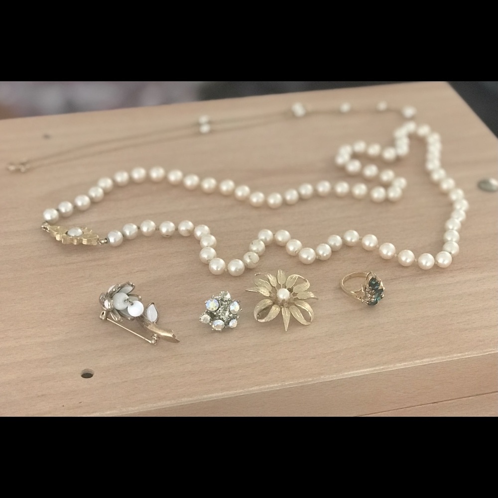 Vintage Jewelry Lot Necklaces, Brooch/Pins, Ring